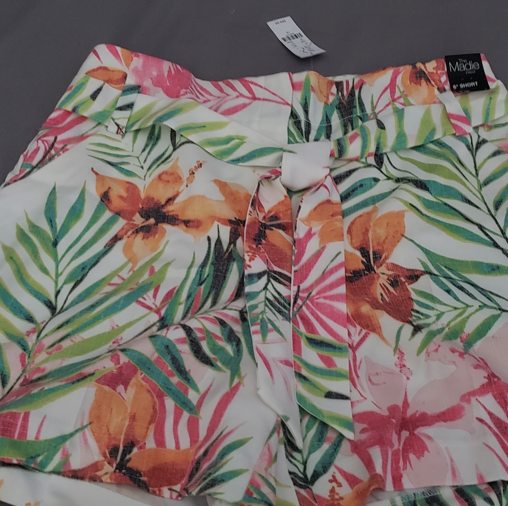 The Maddie Pant 6" short